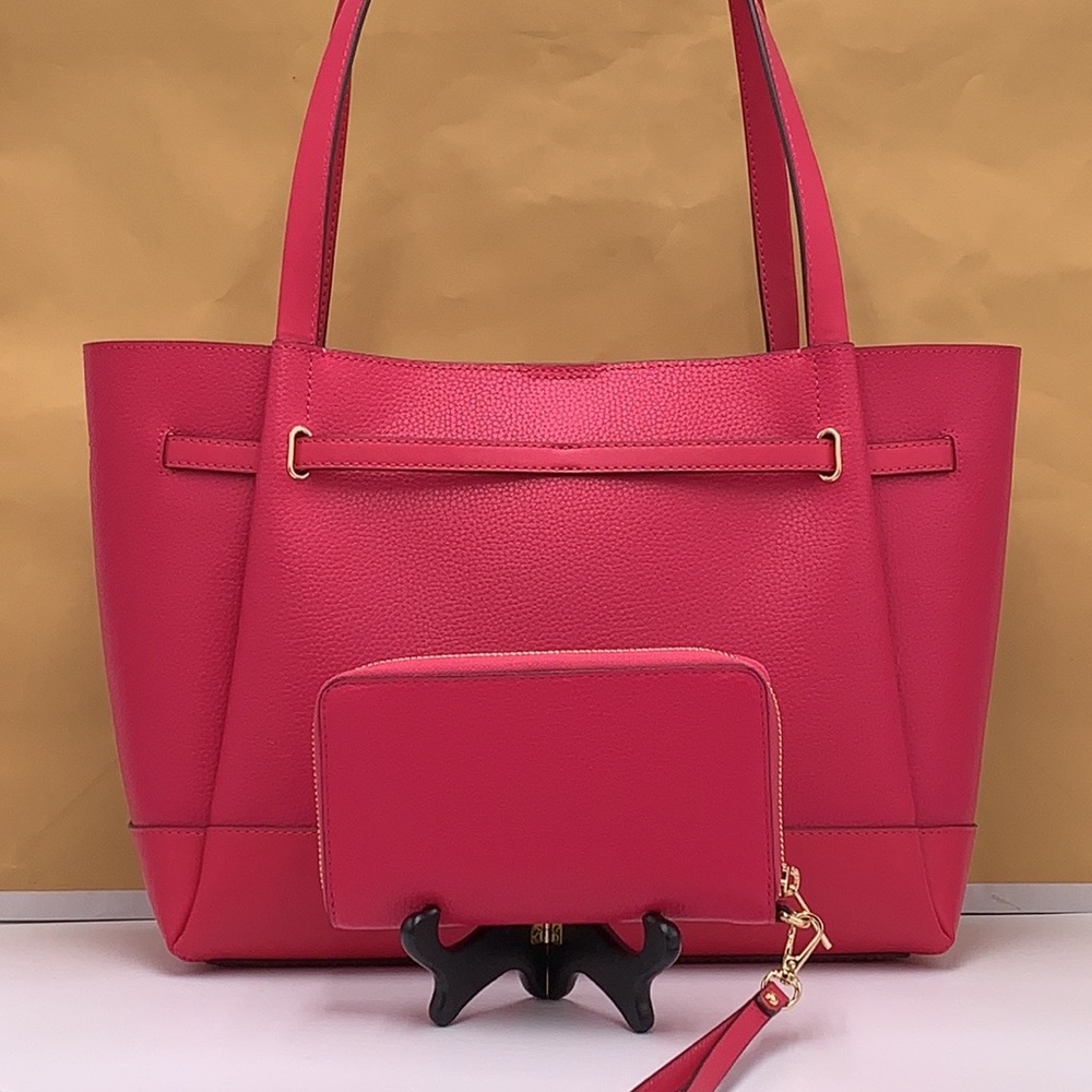 MICHAEL KORS
Reed Large Leather Belted Tote
Shoulder Bag
&multifunctional wallet - Picture 2 of 16